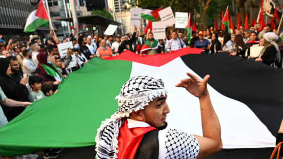 Palesztinbarát tüntetés a Sydney-i Operaház előtt, 2023. október 9.