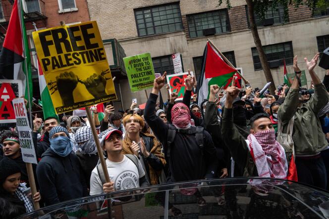 Demonstrators supporting the Palestinians in front of Egypt's Permanent Mission to the UN in New York on October 9, 2023. 