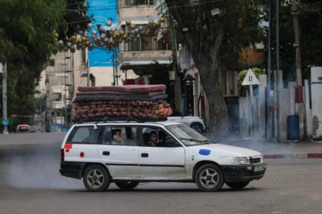 Ciudadanos palestinos huyen de la ciudad de Gaza, 9 de octubre de 2023.