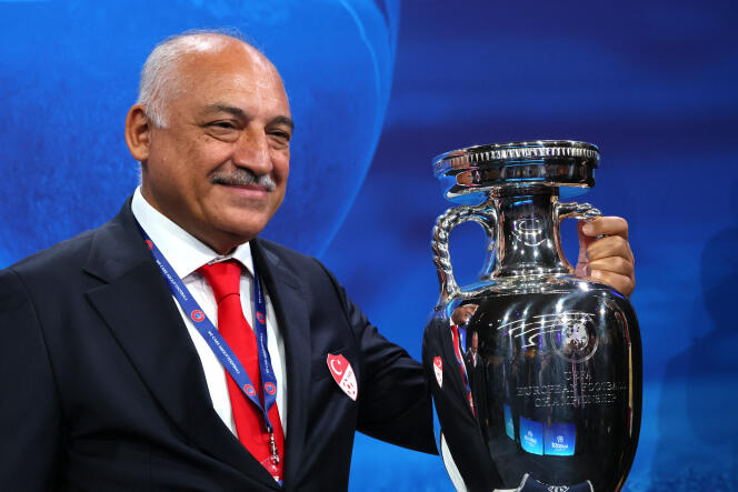 Mehmet Buyukeksi, el presidente de la Federación Turca de Fútbol, ​​que acogerá, junto con Italia, la Eurocopa 2032, en Nyon (Suiza), el 10 de octubre de 2023. 