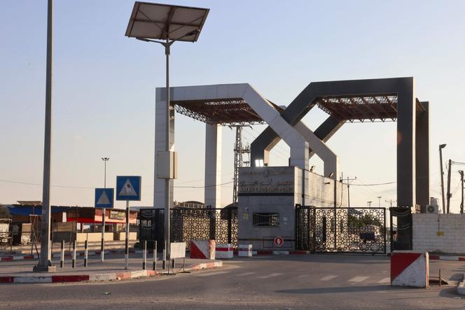 The closed gates of the Rafah border crossing with Egypt, October 10, 2023.
