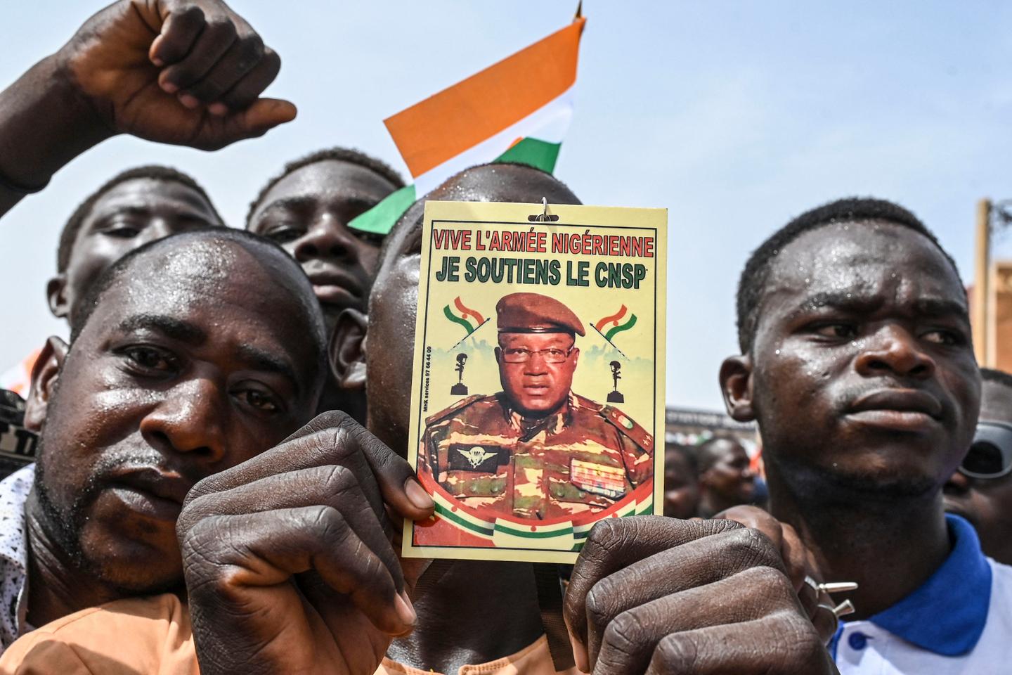 inflexible, la junte se joue des médiations et accroît son isolement