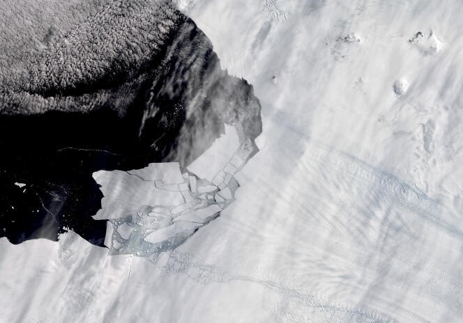 Des icebergs se détachent du glacier de l’île du Pin, dans l’Antarctique, le 11 février 2020.
