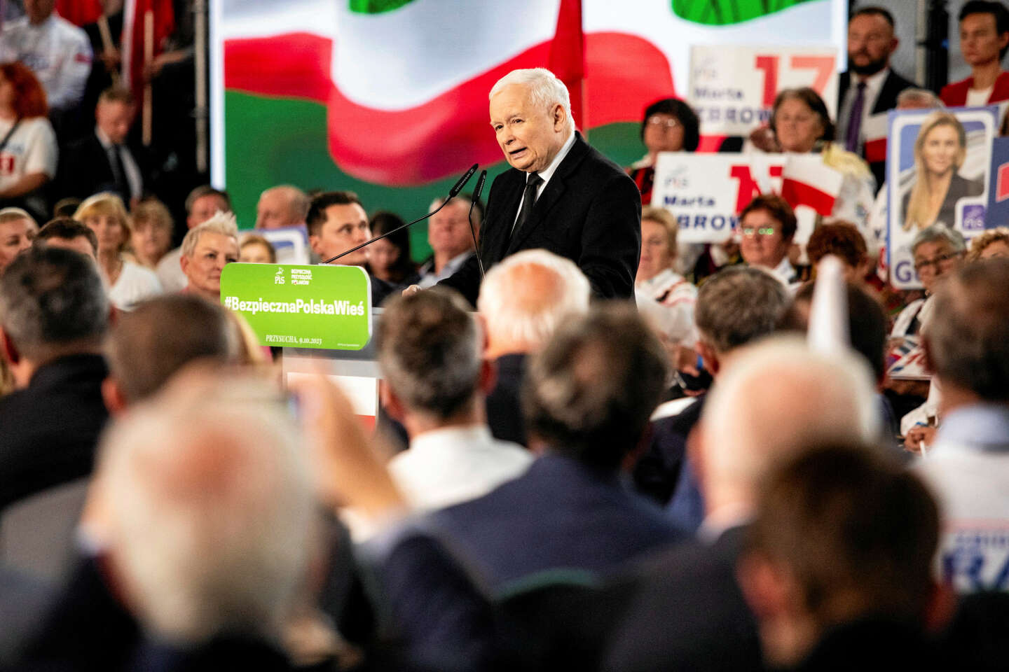W sondażach polscy konserwatyści narodowi cieszą się dobrą koniunkturą gospodarczą