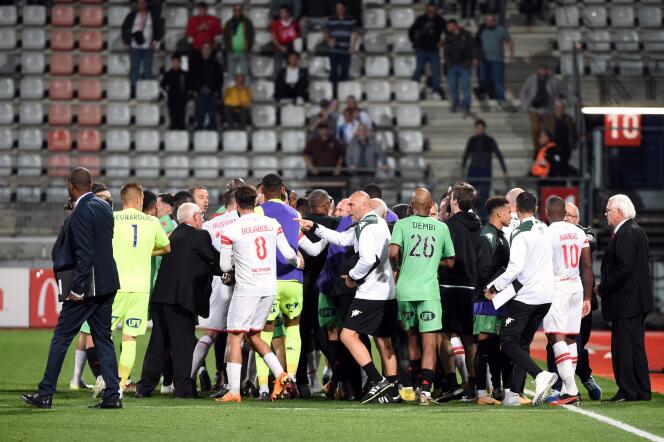 Se produce un altercado entre los jugadores al final del partido tras los gritos de un mono en Marcel-Picot, en Nancy, el 11 de octubre de 2023.