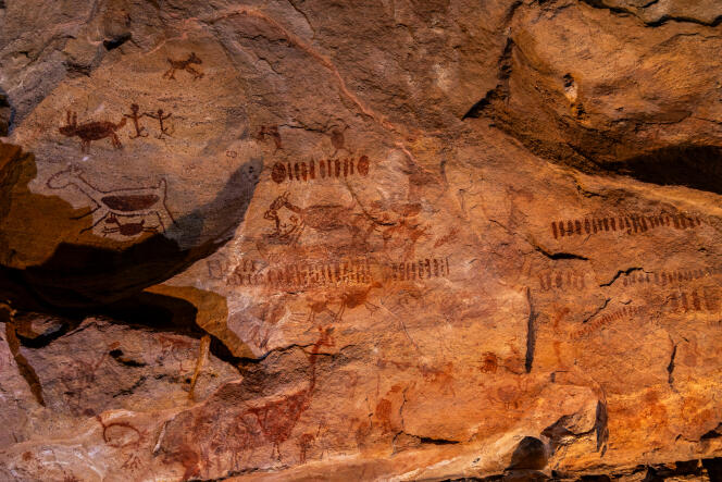 Des peintures préhistoriques sur une paroi rocheuse dans le parc national de la Serra da Capivara dans l’Etat du Piaui (Nordeste, Brésil), le 21 août 2023.