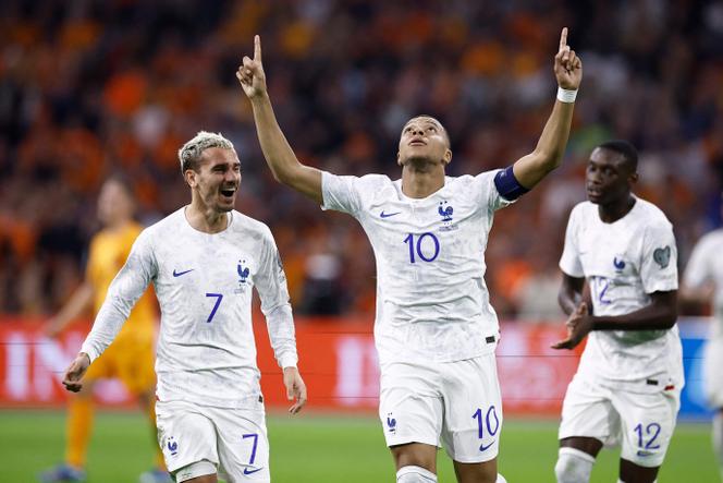 France's forward Kylian Mbappé (C) celebrates with France's forward Antoine Griezmann (L) after scoring his team's second goal during the Euro 2024 qualifying football match between the Netherlands and France at the Johan Cruijff ArenA in Amsterdam on October 13, 2023.