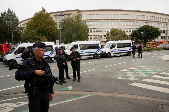 In front of the Lycée Gambetta in Arras, October 13, 2023.