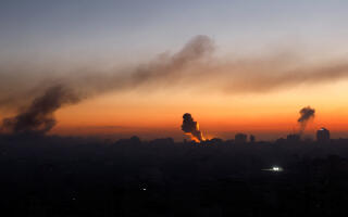 Smoke billows following Israeli strikes amid the ongoing conflict between Israel and the Palestinian Islamist group Hamas, in Gaza October 13, 2023. REUTERS/Mohammed Salem