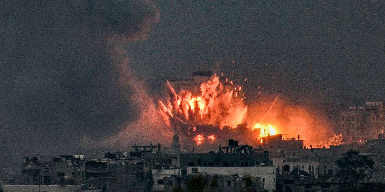 Un bombardement israélien dans le nord de la bande de Gaza, samedi 14 octobre.