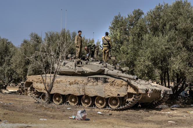 An Israeli tank at the entrance to the Be'eri kibbutz, near the Gaza Strip, on October 13, 2023.