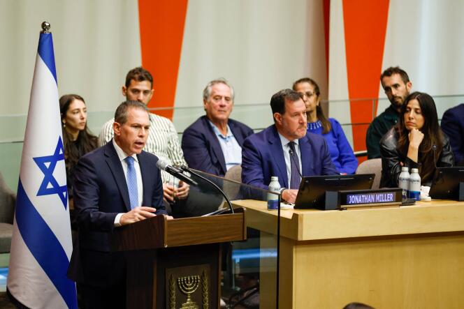 Le représentant permanent israélien auprès des Nations unies, Guilad Erdan, lors d’un discours au siège de l’ONU, à New York, le 13 octobre 2023. 
