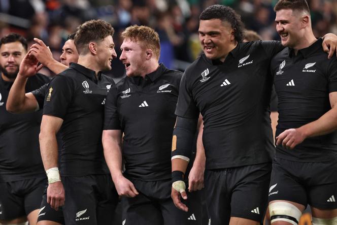 Les joueurs néo-zélandais célèbrent leur victoire contre l’Irlande, lors du quart de finale de la Coupe du monde de rugby 2023.