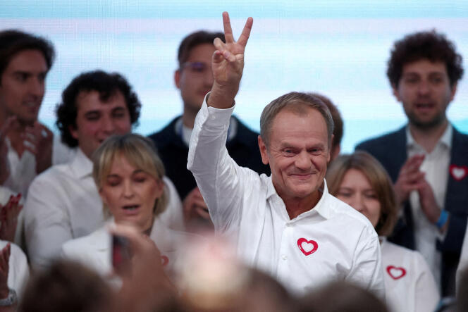 Donald Tusk, lider grupy opozycyjnej Koalicji Obywatelskiej (KO), w Warszawie, 15 października 2023 r.