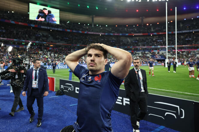 Antoine Dupont, après la défaite française face à l’Afrique du Sud, en quarts de finale de la Coupe du monde de rugby, à Saint-Denis, le 15 octobre 2023.