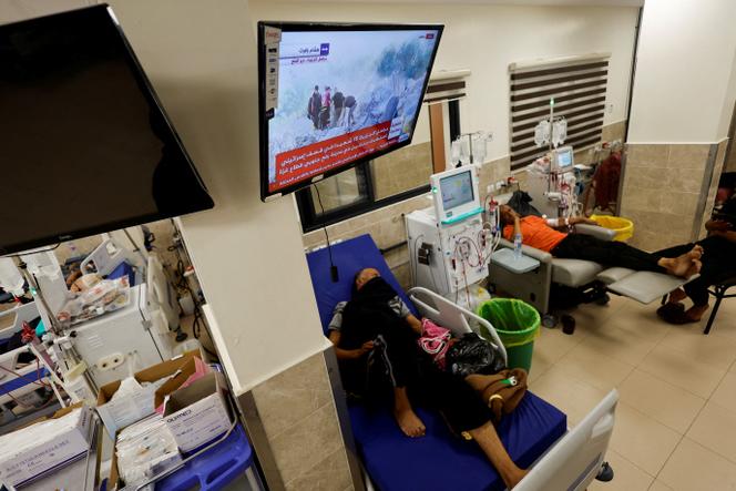 Palestinian kidney patients lie on hospital beds as health officials say they are running out of fuel to operate dialysis devices, amid the ongoing Israeli-Palestinian conflict, at Naser hospital in Khan Younis in the southern Gaza Strip October 15, 2023.