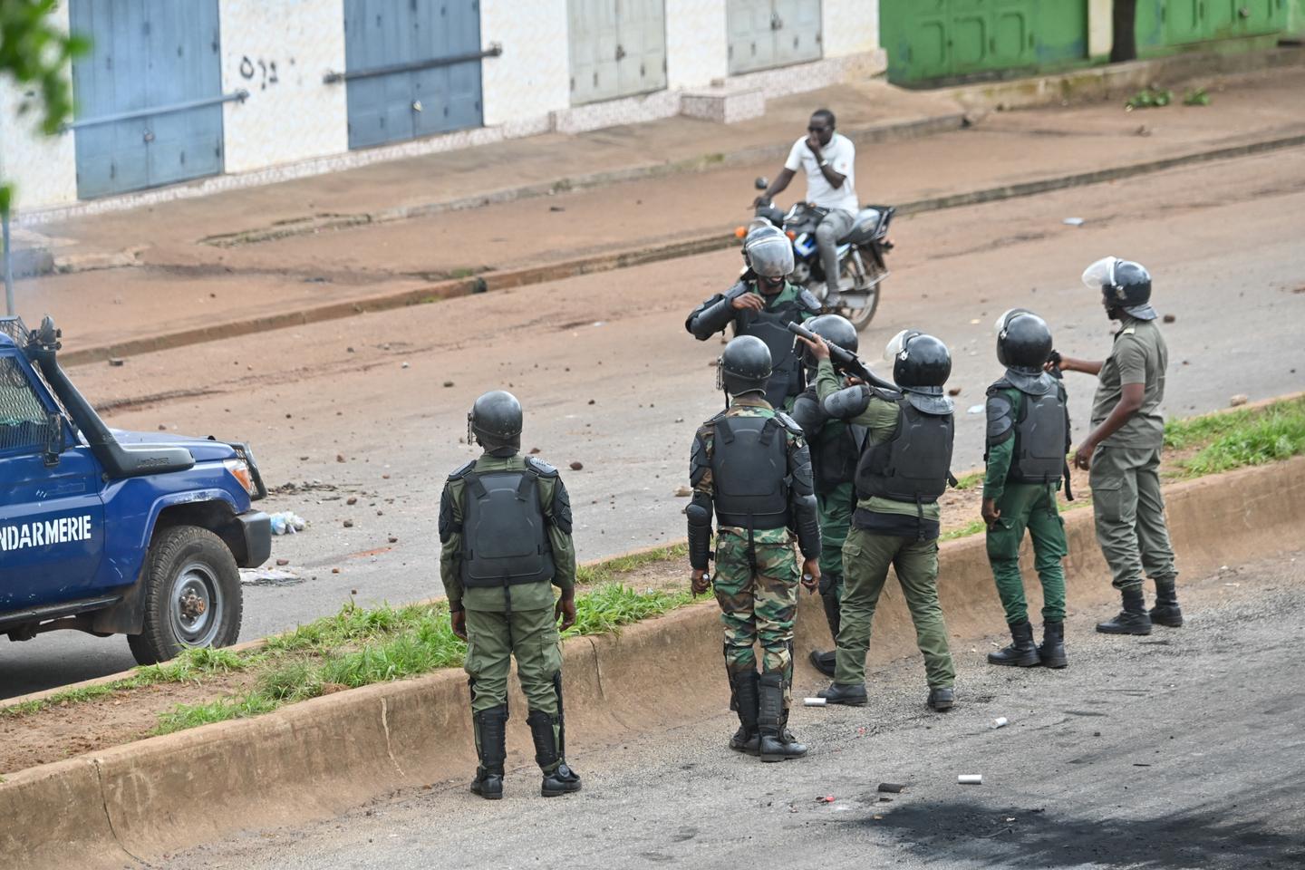 En Guinée, une douzaine de journalistes arrêtés en manifestant contre la censure