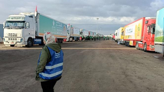 Trucks carrying humanitarian aid from Egyptian NGOs for Palestinians, wait for the reopening of the Rafah crossing at the Egyptian side, to enter Gaza, amid the ongoing conflict between Israel and the Palestinian Islamist group Hamas, in Rafah, Egypt October 17, 2023. 