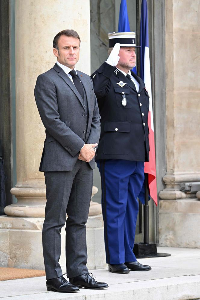 Emmanuel Macron, avant l’arrivée de la première ministre estonienne, Kaja Kallas, pour un déjeuner de travail au palais de l’Elysée, à Paris, le 18 octobre 2023.