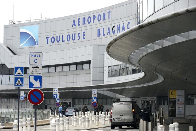 Soldiers patrol at Toulouse Blagnac Airport in Toulouse, on November 14, 2015, following a series of coordinated attacks in and around Paris late on November 13 which left more than 120 people dead. 