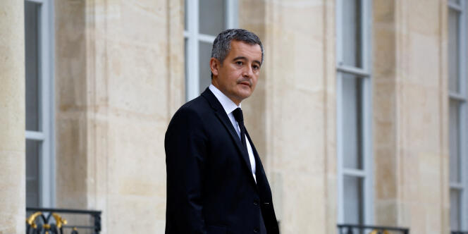 Gérald Darmanin abandona el Consejo de Ministros el miércoles 18 de octubre en París.