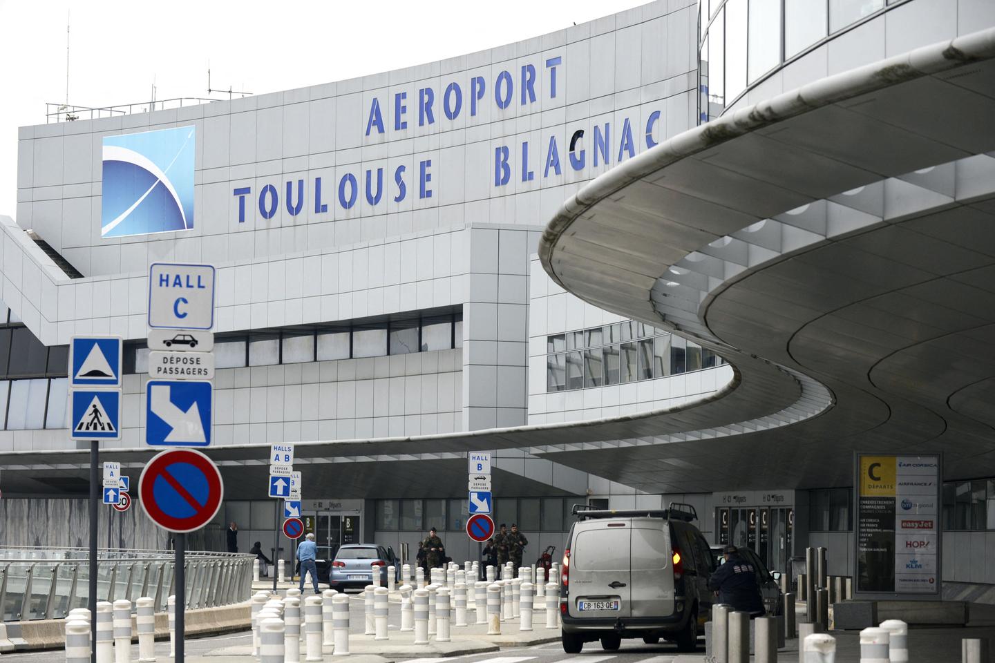 Six French airports evacuated after 'threats of attack'