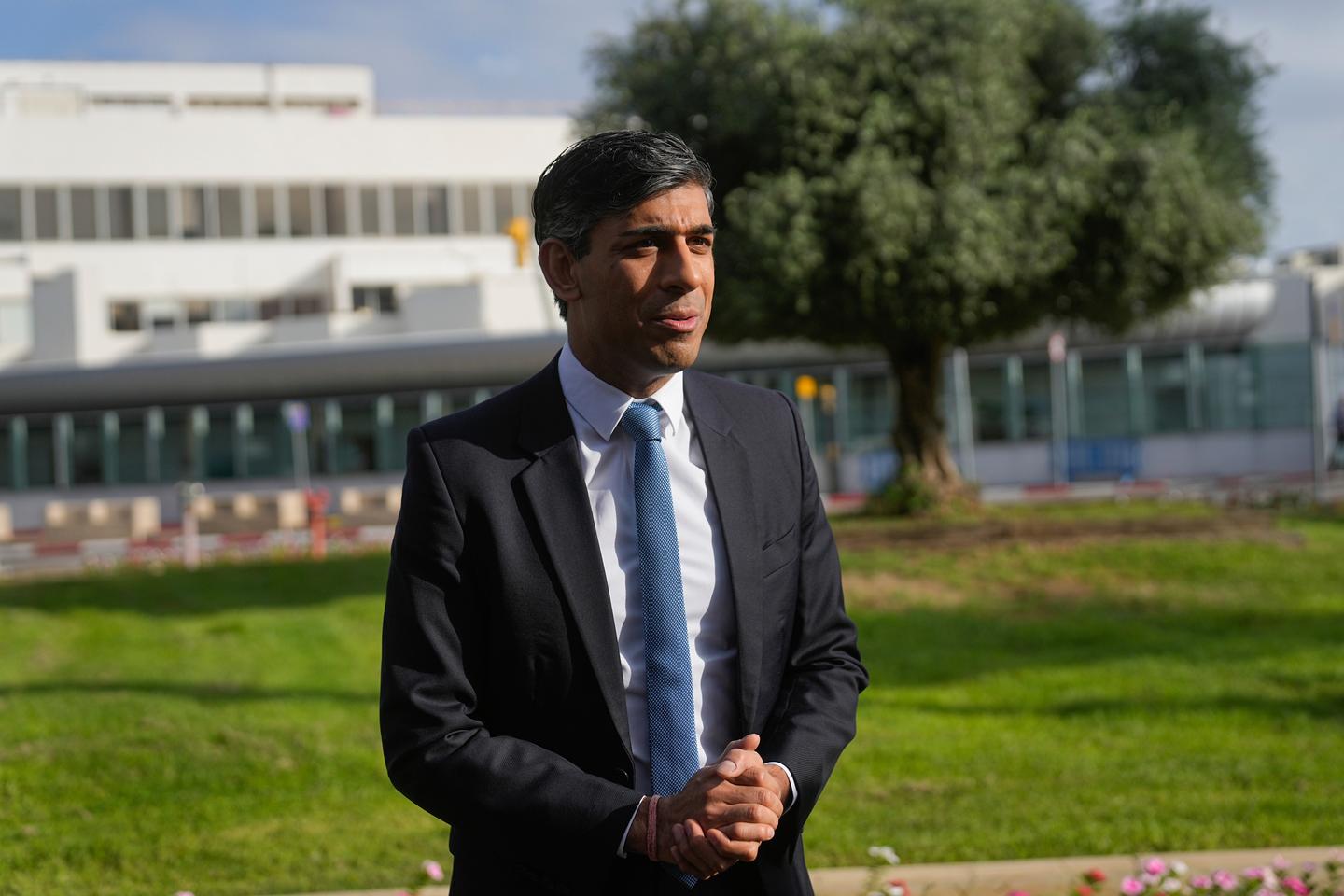 In Jerusalem, Sunak supports Israel but demands more aid for Gaza