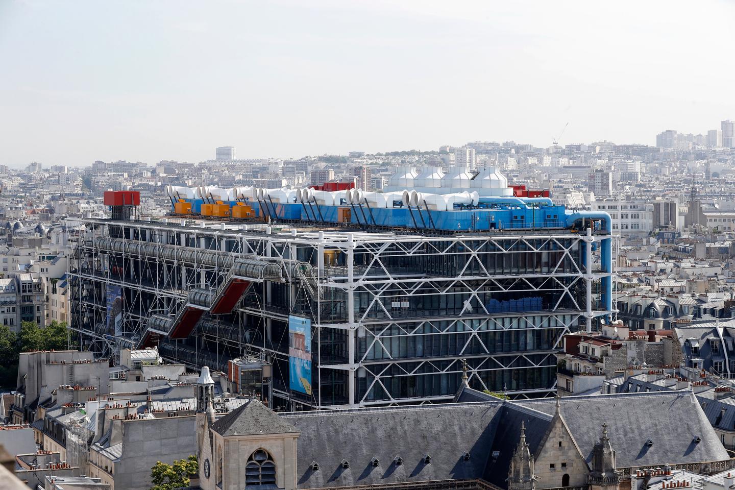 Pompidou staff renews strike