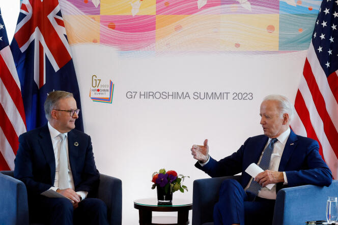 Le premier ministre australien, Anthony Albanese, et le président américain, Joe Biden, lors du Sommet du G7 à Hiroshima, au Japon, le 20 mai 2023.