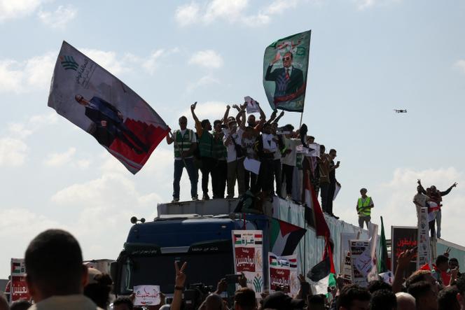 Protesters hold up portraits of Egyptian President Abdel Fattah el-Sisi in Rafah on October 20, 2023.