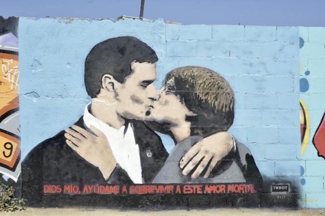 Fresque de l’artiste urbain TVBoy représentant le premier ministre espagnol, Pedro Sanchez, et l’ancien président catalan, Carles Puigdemont, à Barcelone (Espagne), le 8 septembre 2023.