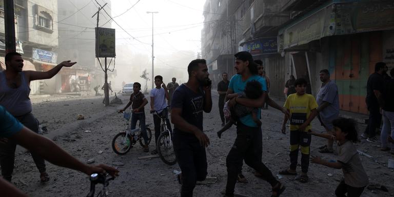 Evacuation of the wounded following an explosion in the Zeitoun neighborhood of Gaza City, October 18, 2023.