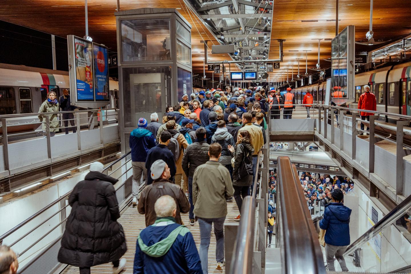 Uno de cada dos trenes del RER B el lunes debido a una huelga localizada