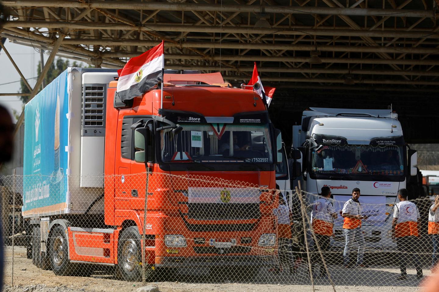 Humanitarian aid enters Gaza as Rafah crossing bordering Egypt opens
