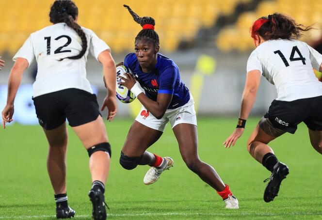 France's Nassira Konde runs with the ball during the WXV 1 women’s rugby match between New Zealand and France at Sky Stadium in Wellington on October 21, 2023.
