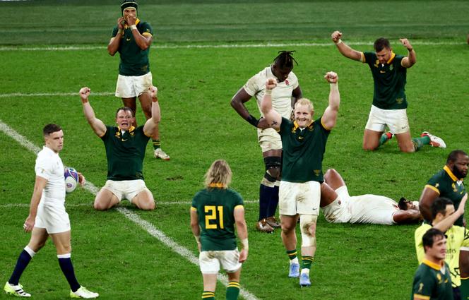 South Africa's Vincent Koch, Deon Fourie and teammates celebrate after the match as South Africa reach the final while England's Maro Itoje and George Ford look dejected.