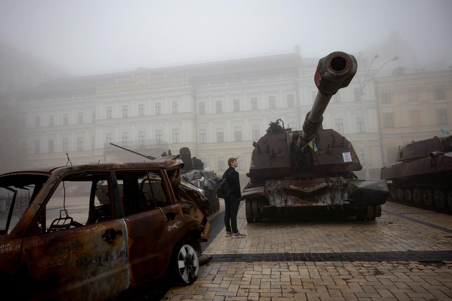 Russian strikes in Ukraine kill three, wound four