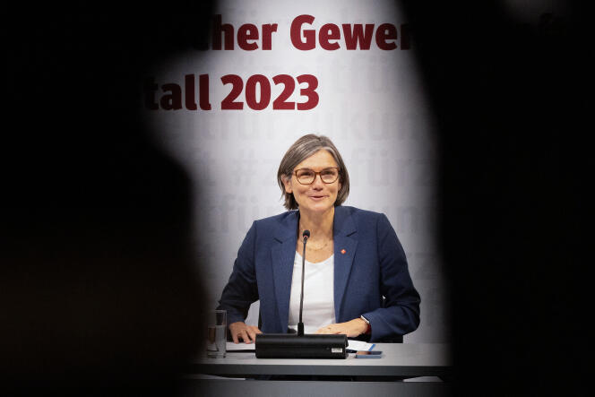 Christiane Benner, nouvellement élue présidente du syndicat IG Metall, lors d’une conférence de presse à Francfort-sur-le-Main, dans l’ouest de l’Allemagne, le 23 octobre 2023. 
