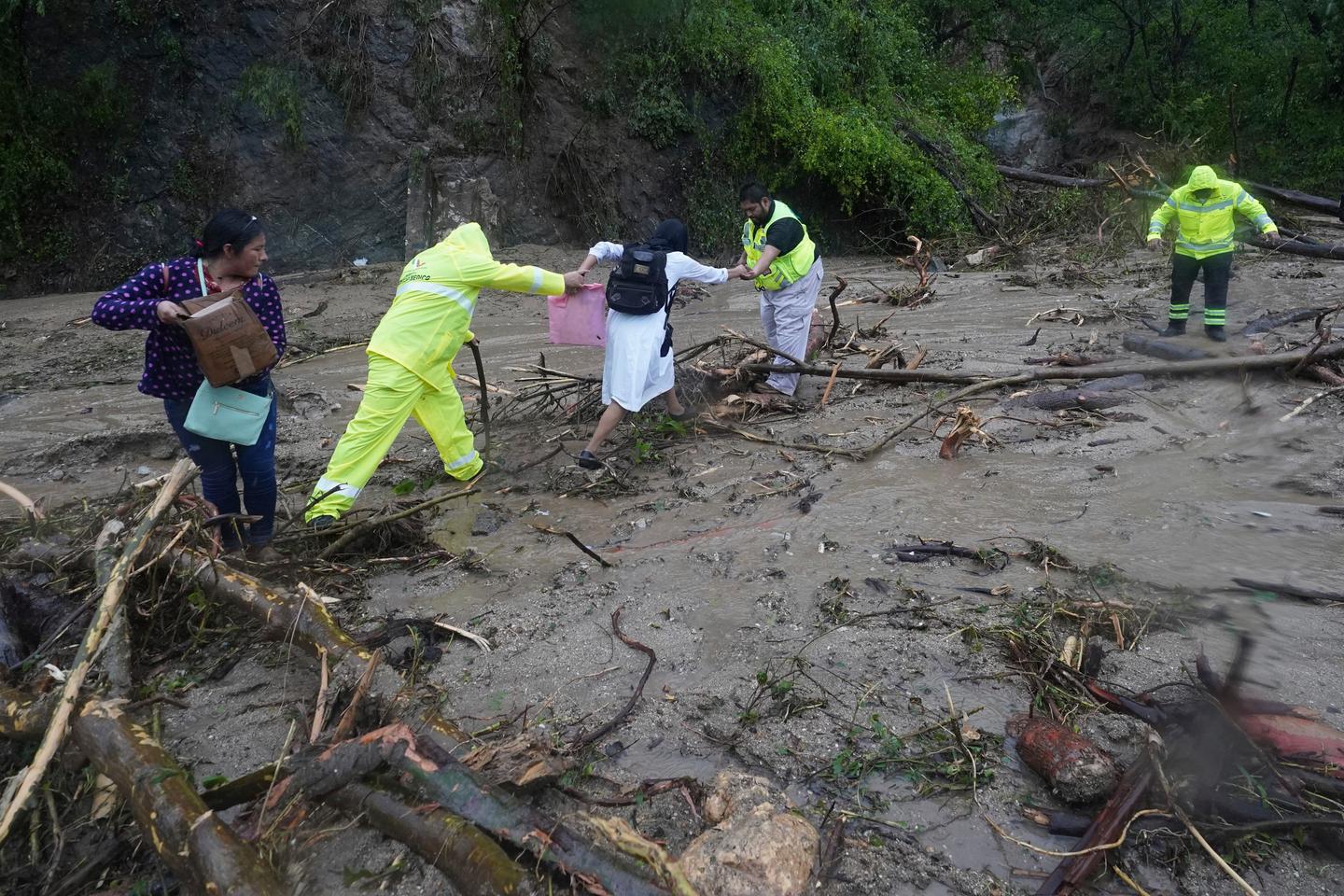 Hurricane Otis unleashes massive flooding in Acapulco