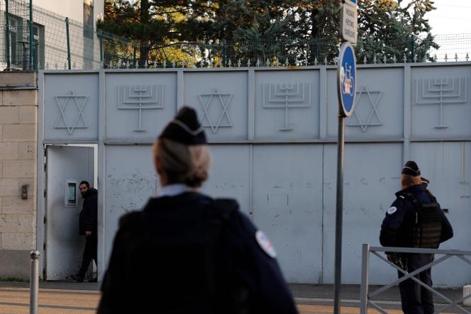 In front of the synagogue in Sarcelles, France, on October 11, 2023.