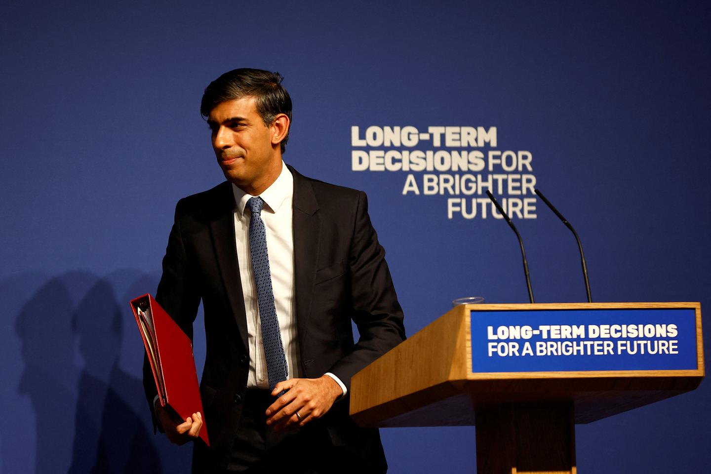 The UK hosts the first global summit on the risks associated with artificial intelligence