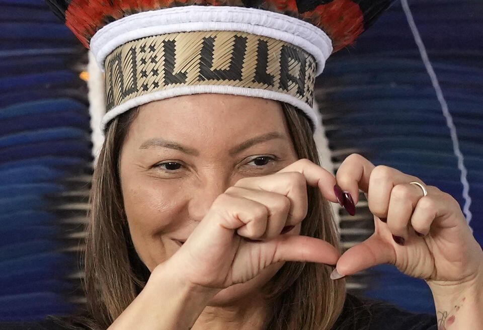 Brazilian first lady Rosangela Silva wears the headdress that was given as a gift to her husband, President Luiz Inacio Lula da Silva, during the closing of the annual Terra Livre, or Free Land Indigenous Encampment in Brasilia, Brazil, Friday, April 28, 2023. (AP Photo/Eraldo Peres)
