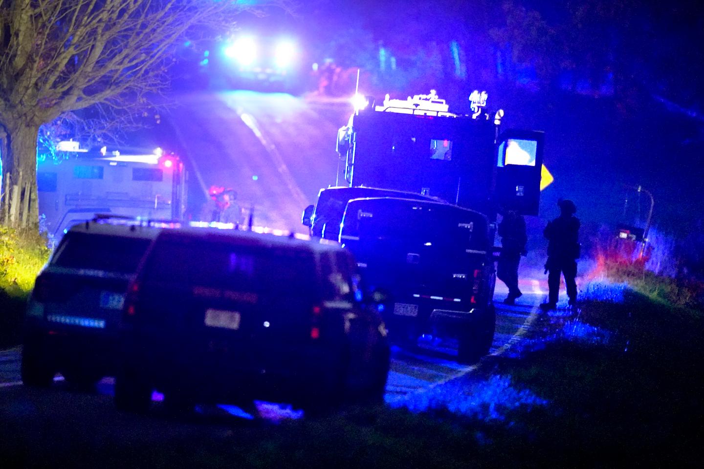 la chasse à l’homme continue pour retrouver le suspect de la fusillade qui a fait dix-huit morts