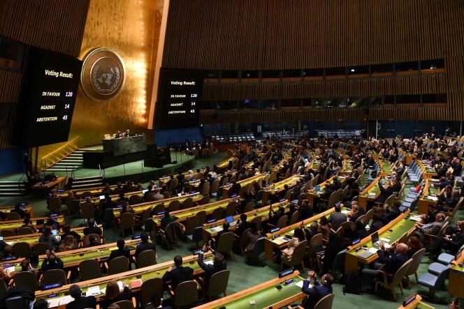 L’Assemblée générale des Nations unies votant sur une trêve humanitaire à Gaza, à New York, le 27 octobre 2023.