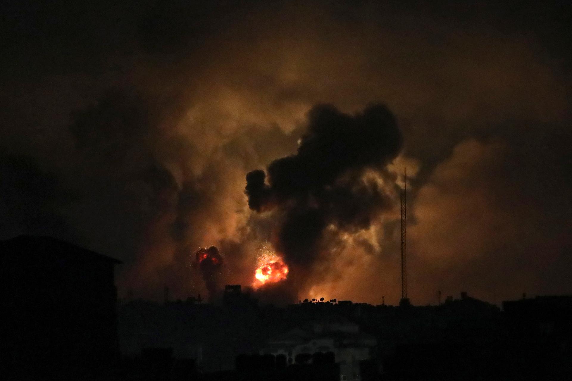 Israeli air strikes in the north of the Gaza Strip, October 27, 2023.
