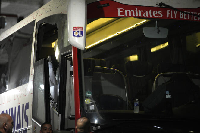 El autobús del equipo de fútbol de Lyon tras su llegada al Stade-Vélodrome, en Marsella, el 29 de octubre de 2023.