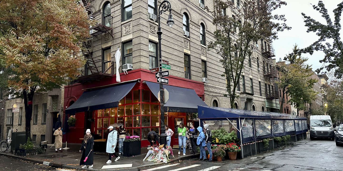 Real-Life 'Friends' Building in NYC Draws Crowds, Annoying Restaurant Owner