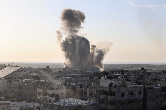 Après une frappe aérienne israélienne à Rafah, dans le sud de la bande de Gaza, le 30 octobre 2023.