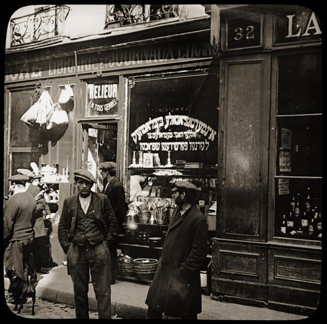 La librairie Speiser, rue des ­Rosiers, à Paris, en 1920.