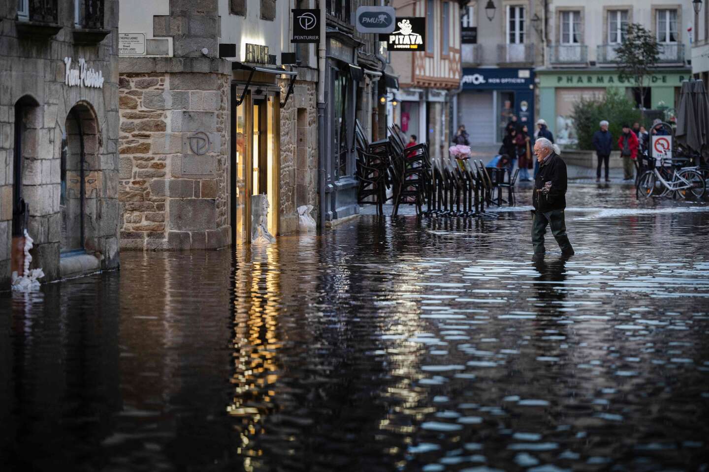 Tempête Ciaran : une « bombe météorologique » s’apprête à déferler sur le quart nord-ouest de la France